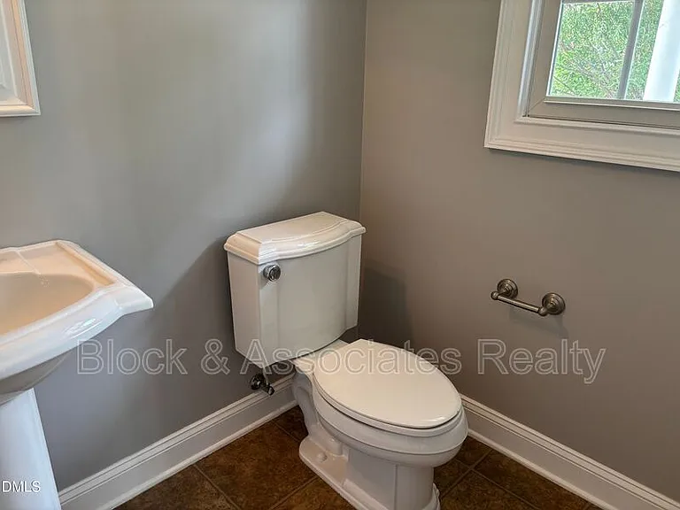 124 Factors Walk Ln — Photo 32