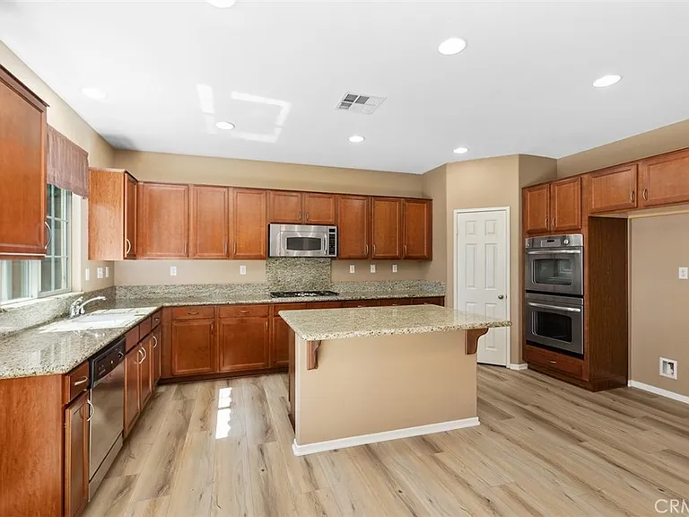 40485 Amesbury Ln — Photo 4