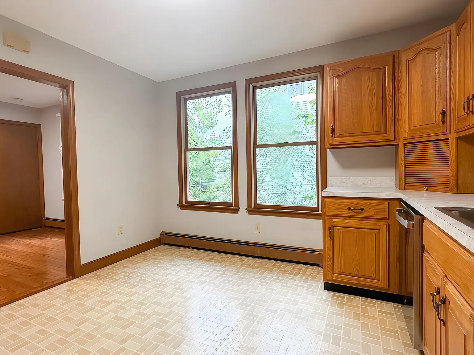 2 bed, 750 sqft, $2,450 — Photo 2