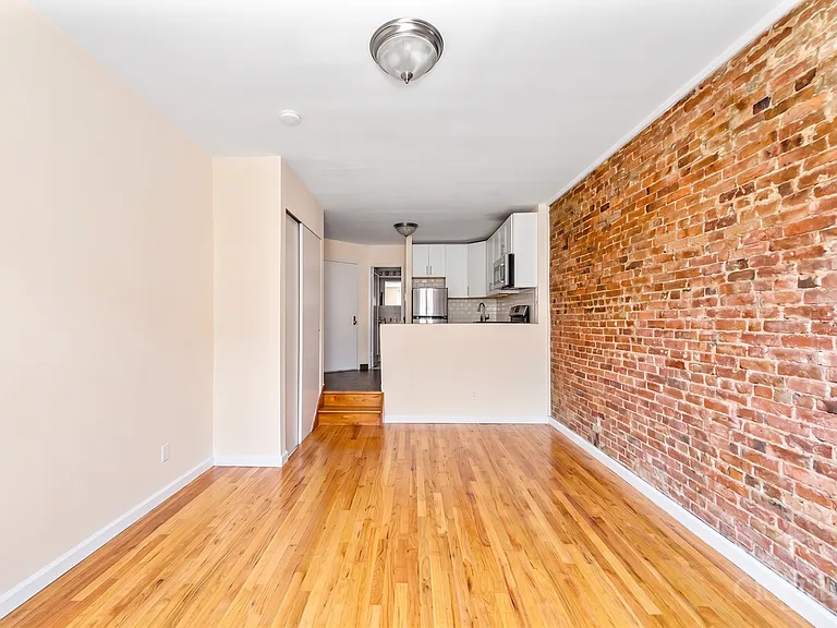 435 7th Ave #3A — Photo 2