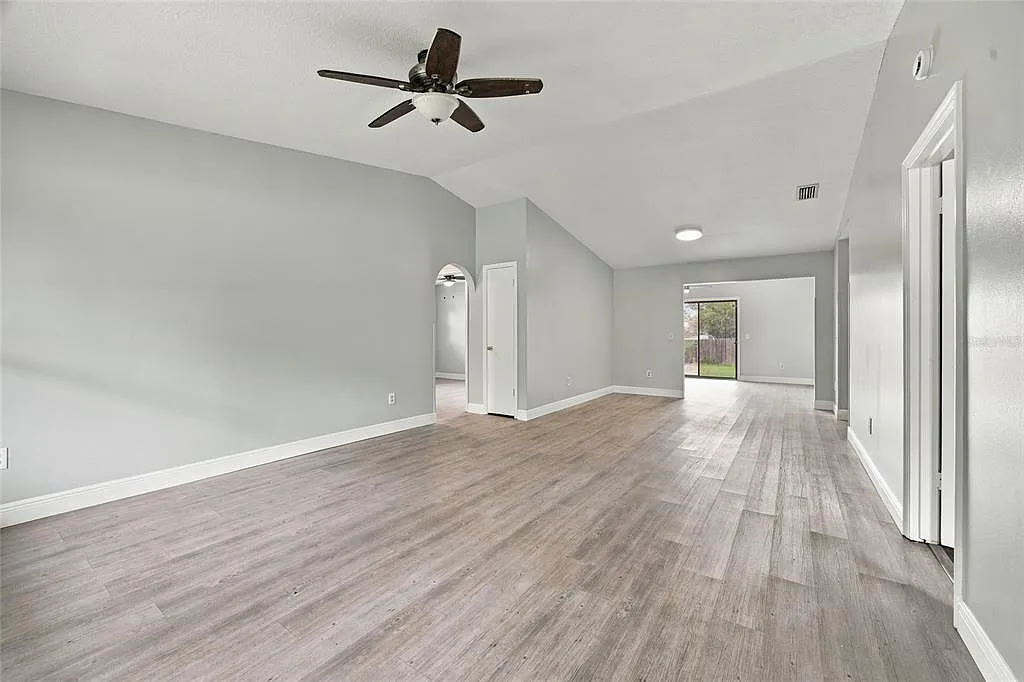 3 bed, 2.0 bath, 1438 sqft, $1,700 — Photo 3
