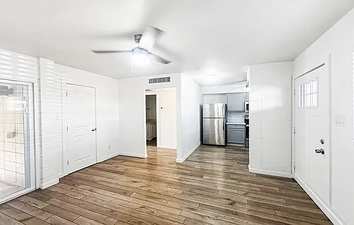 1911 E Amelia Ave #7 Photo 1