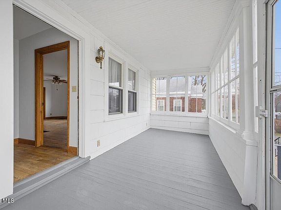 3rd image of 18 Pine Avenue