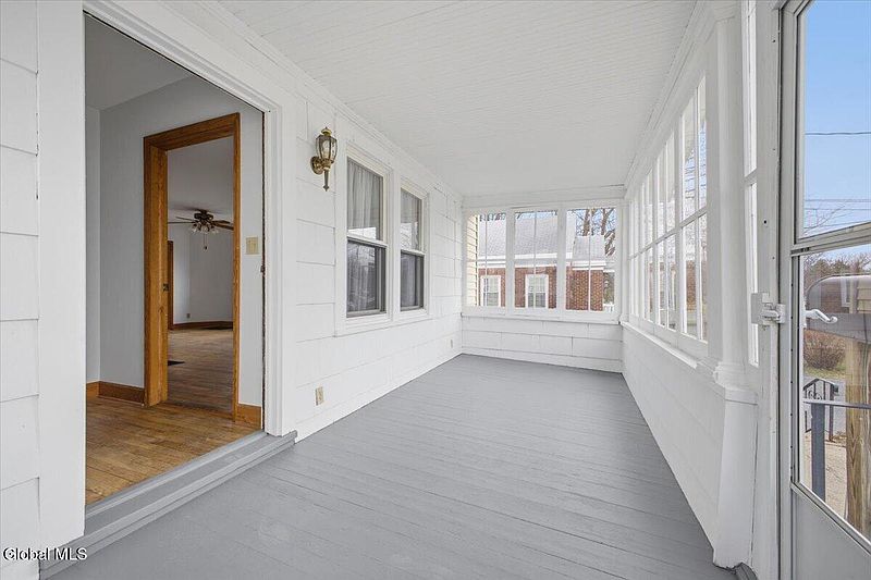 3rd image of 18 Pine Avenue