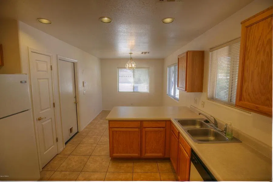3 bed, 2.0 bath, 1318 sqft, $1,695 — Photo 4