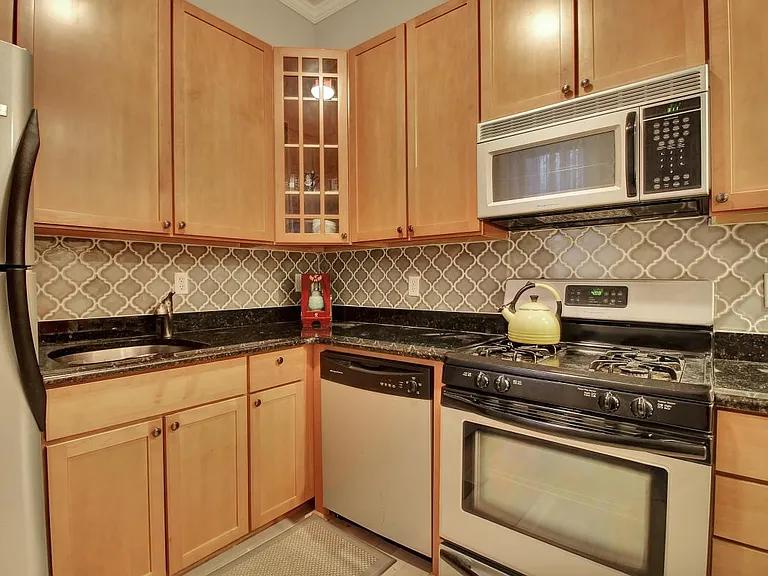 300 2nd St #1R — Photo 2