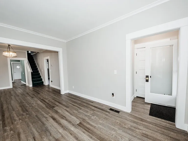 416 E 28th Ave — Photo 3