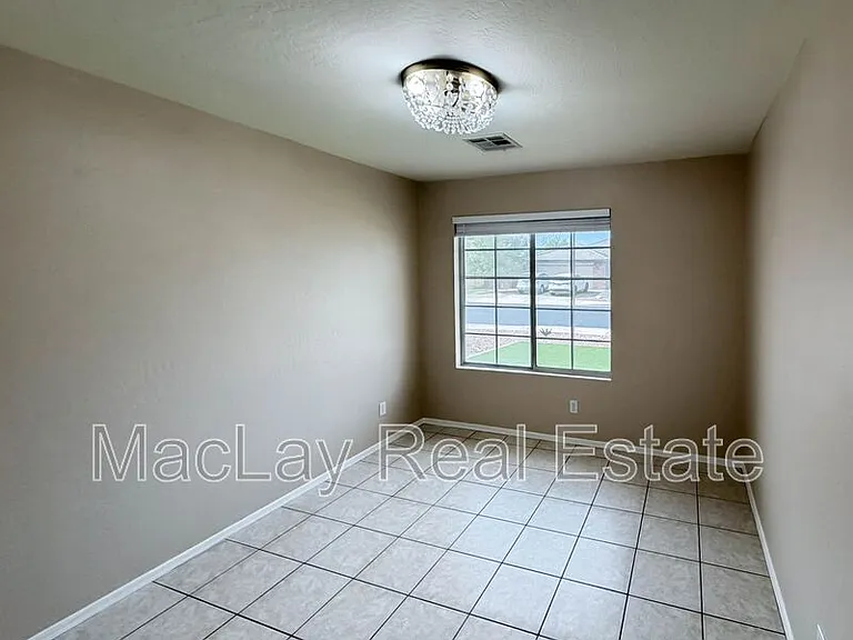 2863 E Oakland Ct — Photo 13
