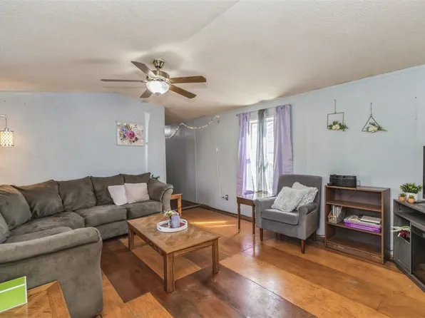 13 Data Dr, Iowa City, IA 52240