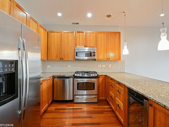 05_1909WNorthAve_Unit3_177_Kitchen_HiRes