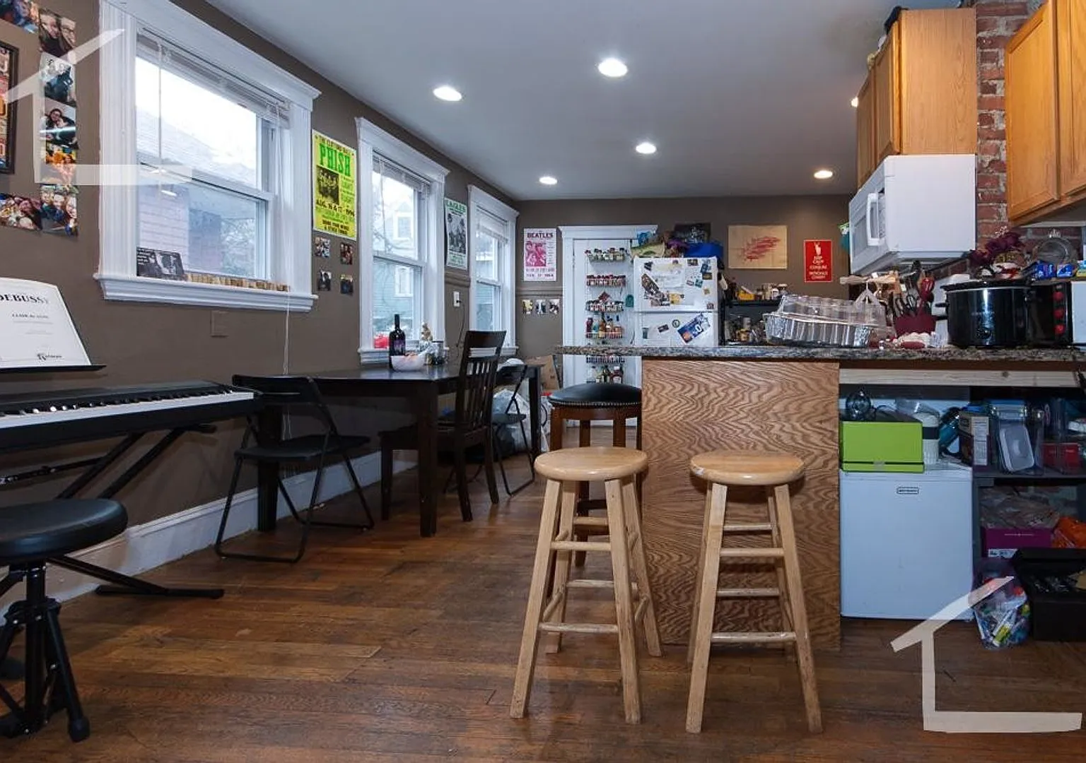 Huge 4 bed duplex near the Green Line and BU! — Photo 3