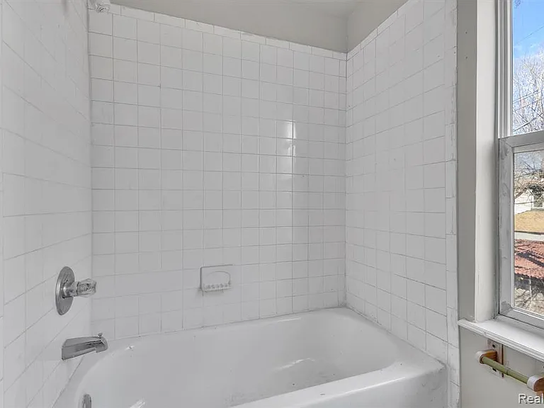 764 Woodmere St — Photo 25
