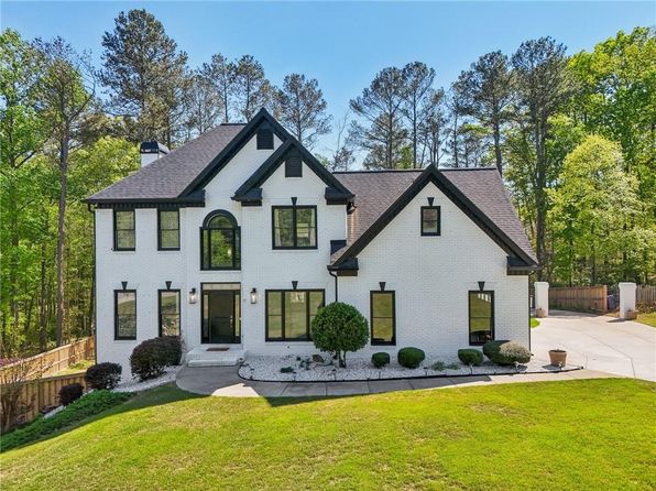 1961 Flowering Dr, Grayson, GA 30017