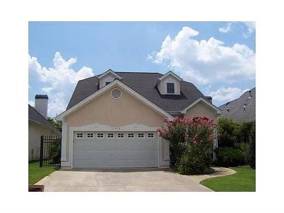 102 Prestwick Way S photo 1