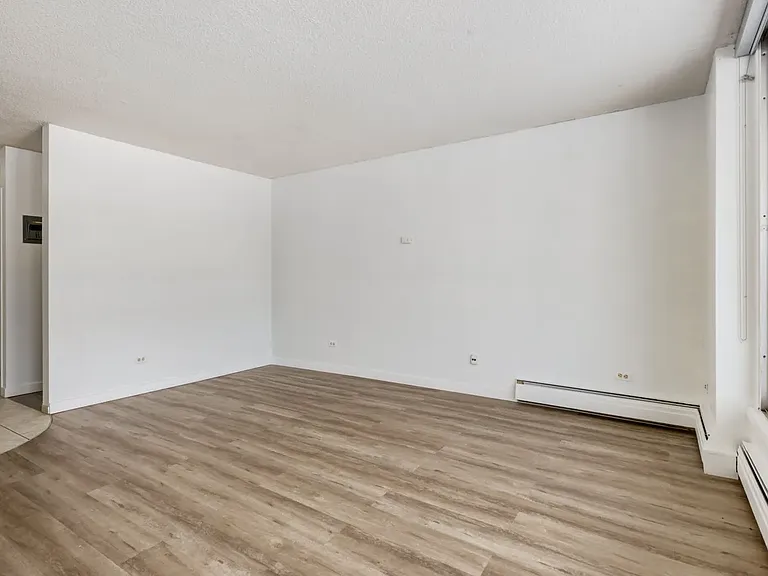 2010 Hope St SW #104 — Photo 9