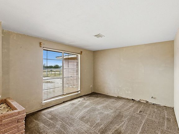 5th image of 21205 Evans Ln
