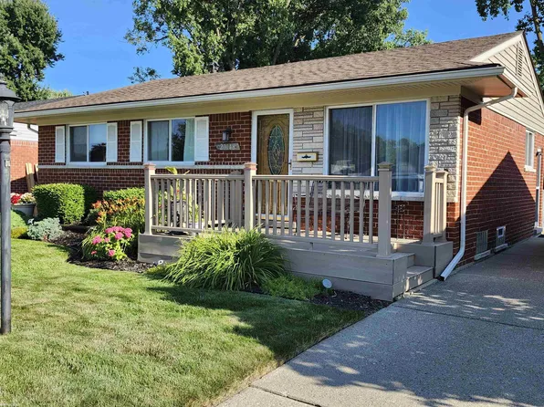 20148 Kemp St, Clinton Township, MI 48035