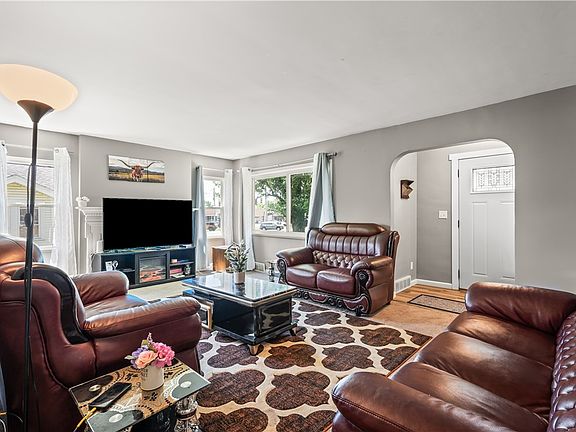 5th image of 1646 Watervliet Ave