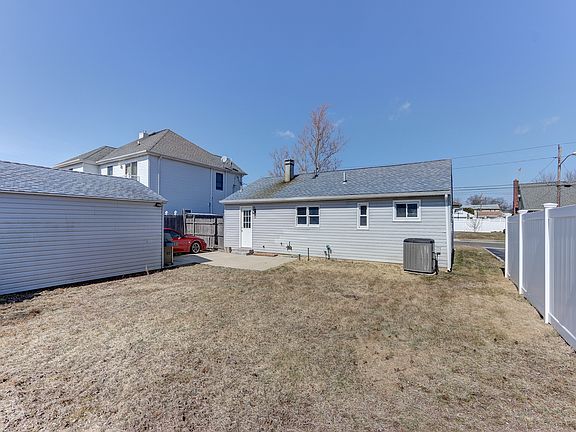 3rd image of 376 N Virginia Ave