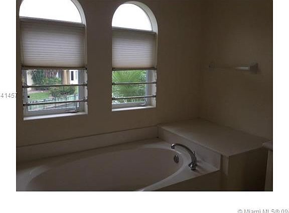 4th image of 21018 NE 32nd Ave