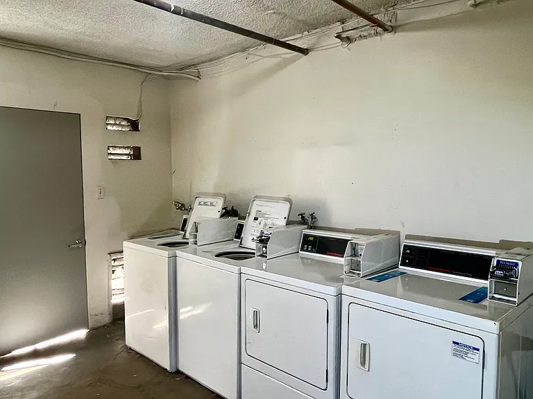 812 N Martel Ave #10 — Photo 23