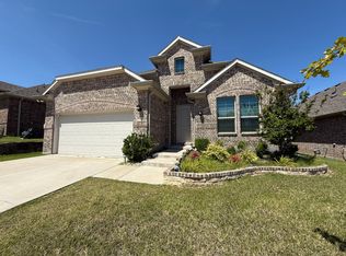 5475 Ridgeway Dr, Fort Worth, TX 76137