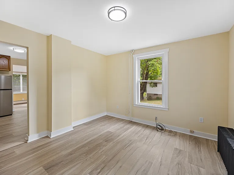 84 George St — Photo 8