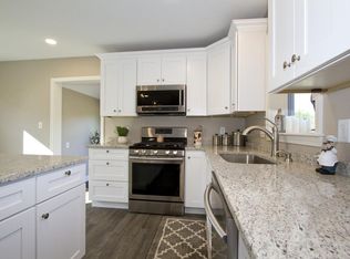 49 Peabody St, Middleton, MA 01949