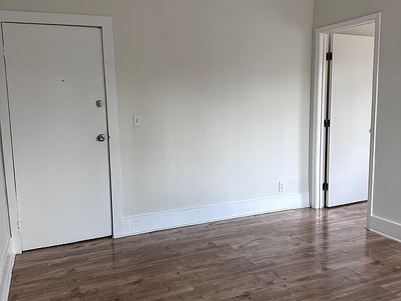 3rd image of 1012 S Indiana St #1/4