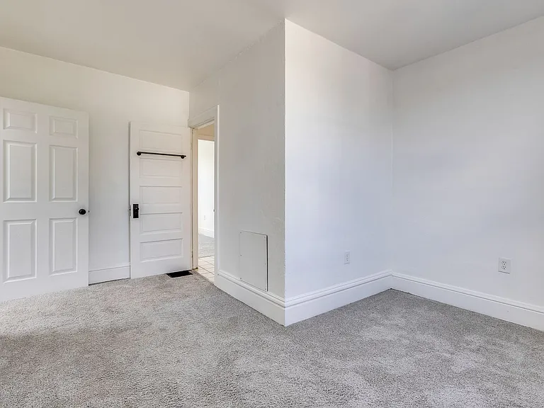 949 Freeland St — Photo 12