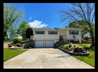 706 Sunset Hills Dr, Macon, MO 63552