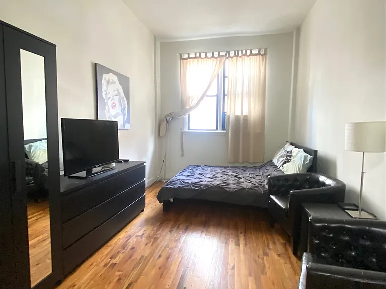 1553 York Ave #D — Photo 2