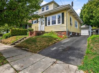 31 Rugby St, Cranston, RI 02910
