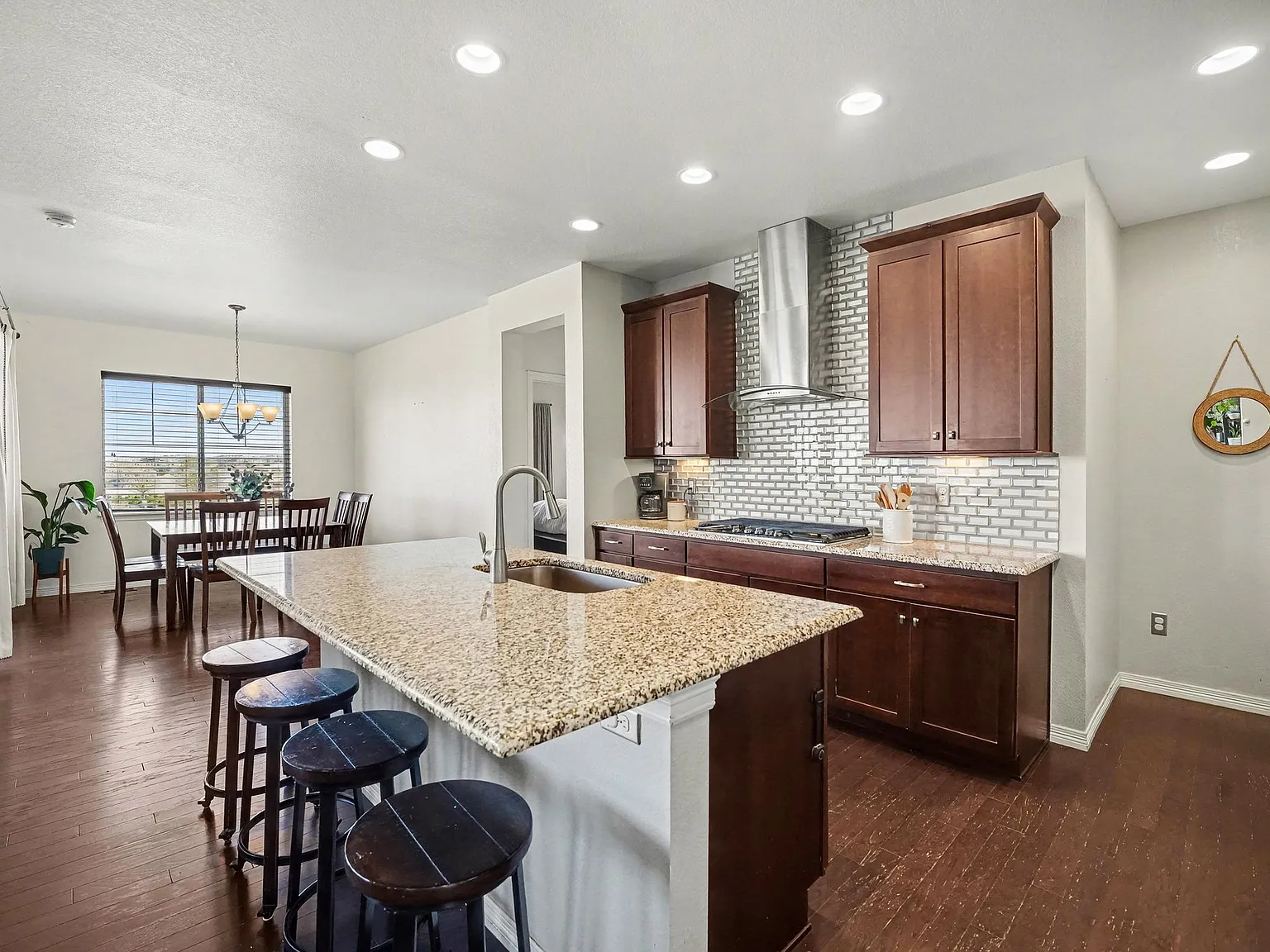 3 bed, 3582 sqft, $3,400 — Photo 2