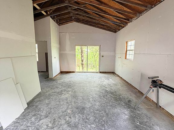 4th image of 889 Powell Road