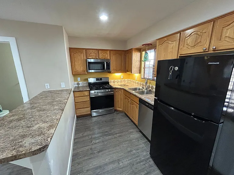 1045 N 1725 W — Photo 6