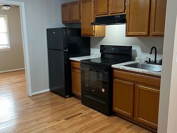 2nd image of 409 Brookhaven Dr #3