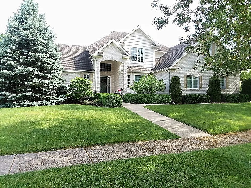 1206 Hunter Dr photo 1