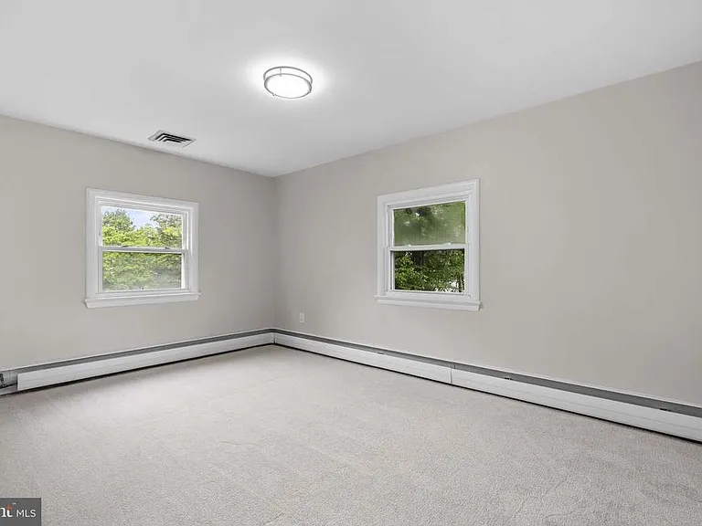 10242 Stratford Ave — Photo 33
