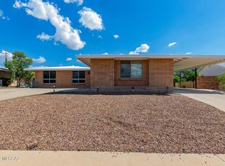 9402 E Magdalena Rd, Tucson, AZ 85710