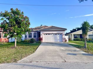1886 Vamo Dr, Sarasota, FL 34231