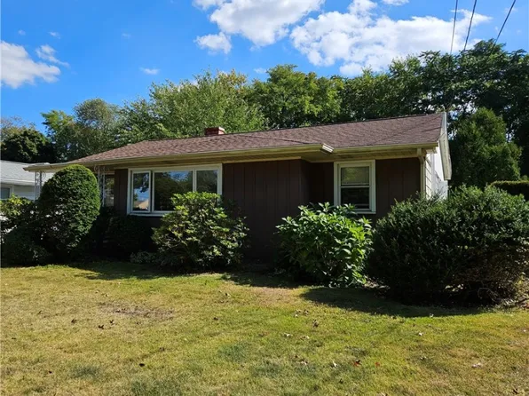 2049 Robin Dr, Erie, PA 16505