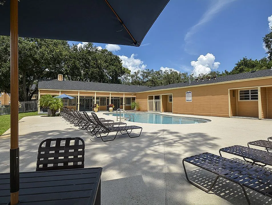 Windwood Oaks Apartments — Photo 4
