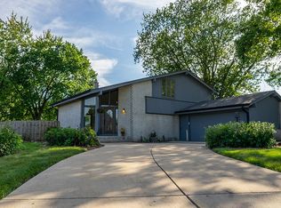 3585 S Brentwood Rd, New Berlin, WI 53151