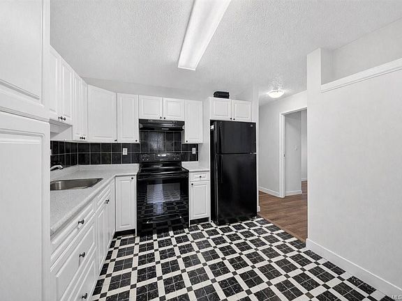 4th image of 1000 Esquimalt Rd #302