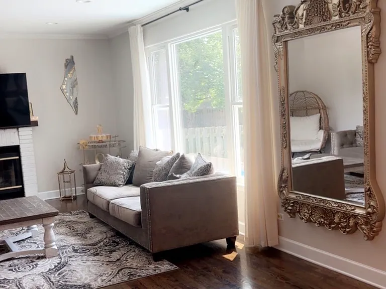 706 Mayfair Dr — Photo 3