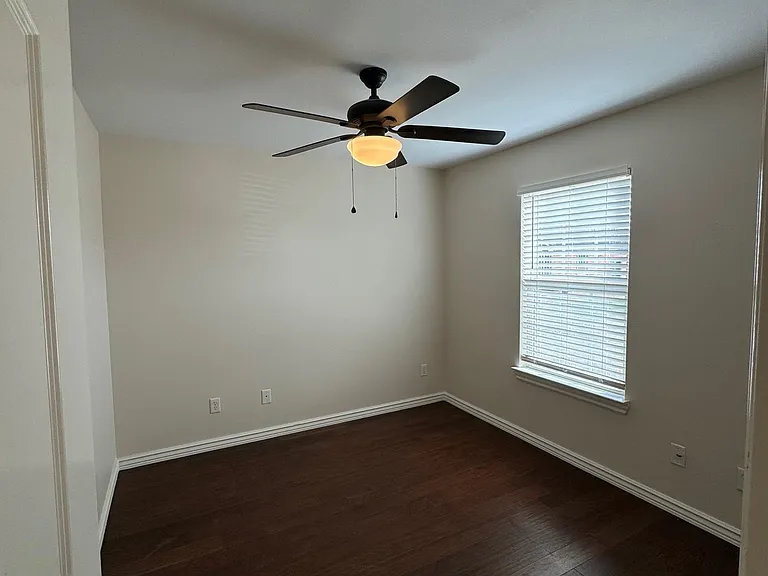 1300 Yorkshire Dr — Photo 16