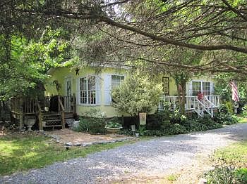 1st image of 210 Glensara Dr NW