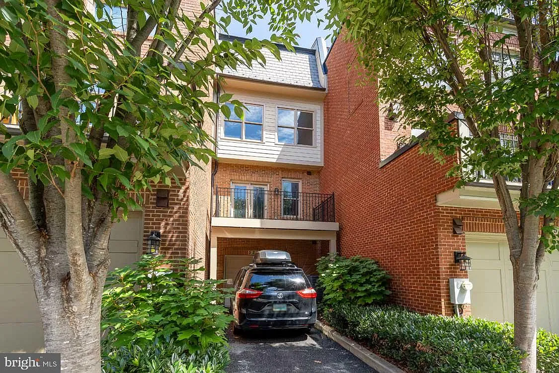 3 bed, 2.5 bath, 2100 sqft, $4,495 — Photo 4
