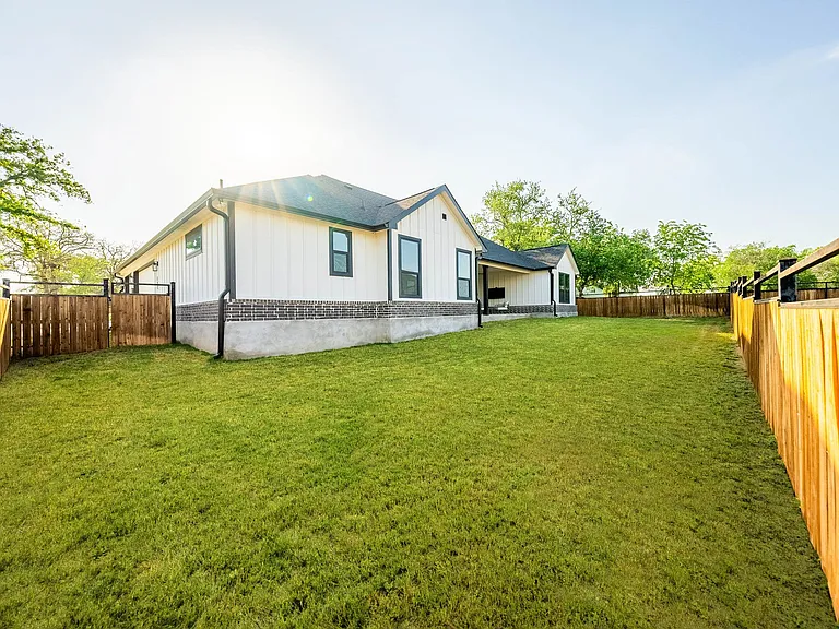 132 Ash Pkwy — Photo 44